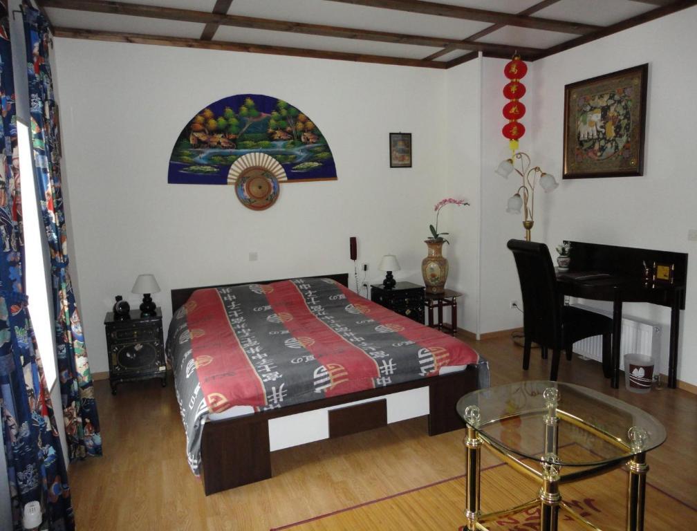 B&B Mirage Frecourt Room photo
