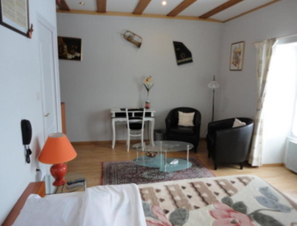 B&B Mirage Frecourt Room photo